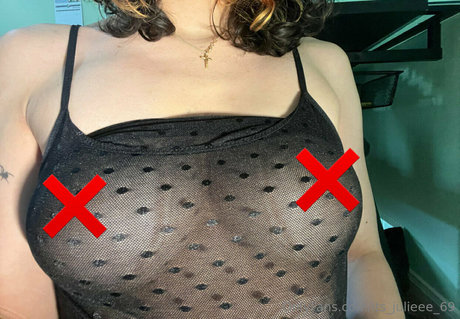 its julieee_ naked star img