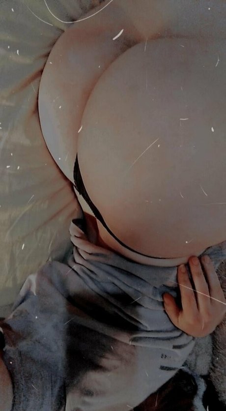 yourgirlfriendval pornographic model archive