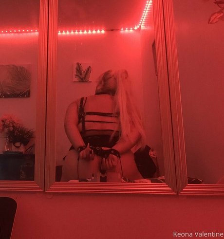 keonavalentine star nudes photos