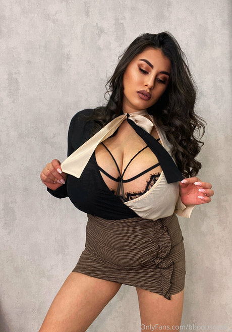 Aria Carol pretty star pictures