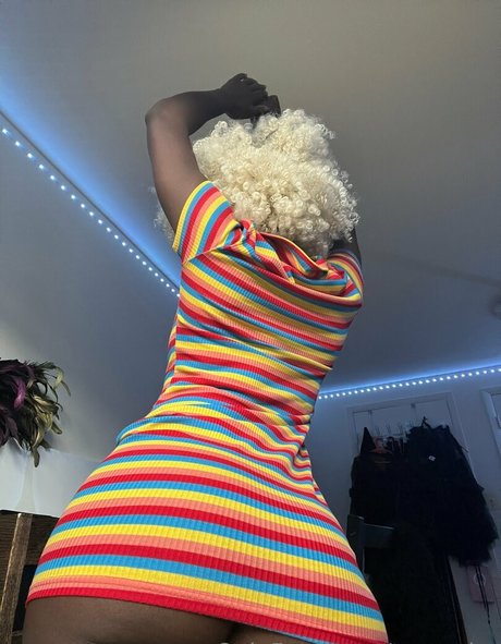 tae noire art model galleries