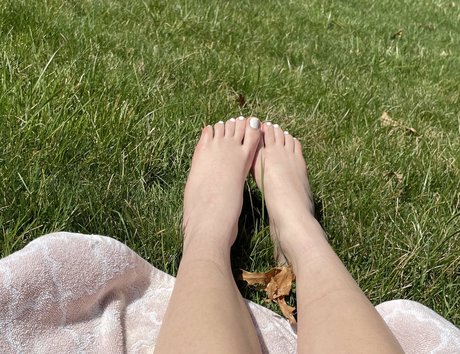 ariannas interlude model pic