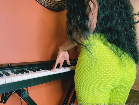 nicolelovesonlyfansfree pornographic star photo