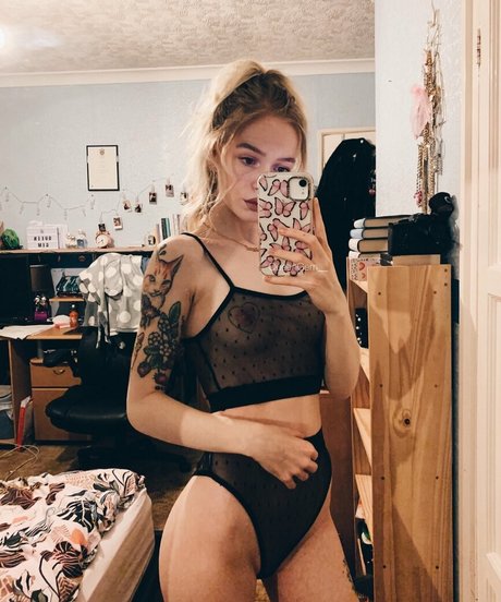 queengem__ nude star image