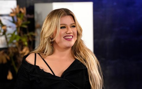 Kelly Clarkson pornstar erotic photos