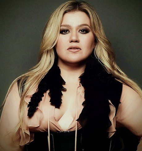 Kelly Clarkson nice star pics