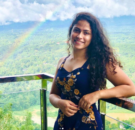 Sandani Fernando star beautiful picture