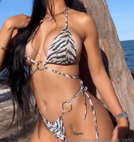 Eliane Soto naked model pic