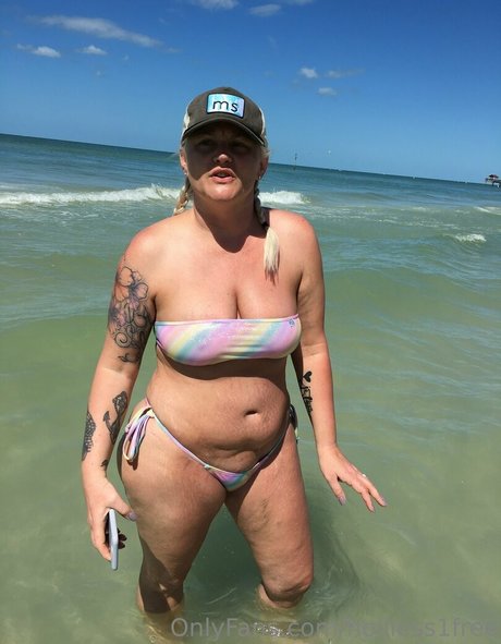 holliess1free hot model pics