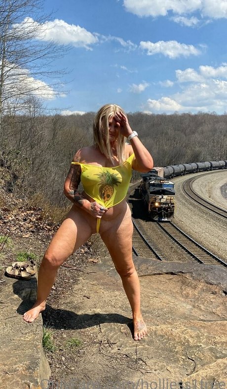 holliess1free model pornographic pics