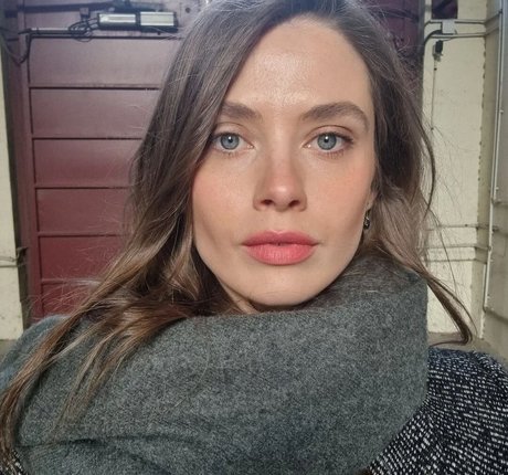 Juliet Searle pretty star pic