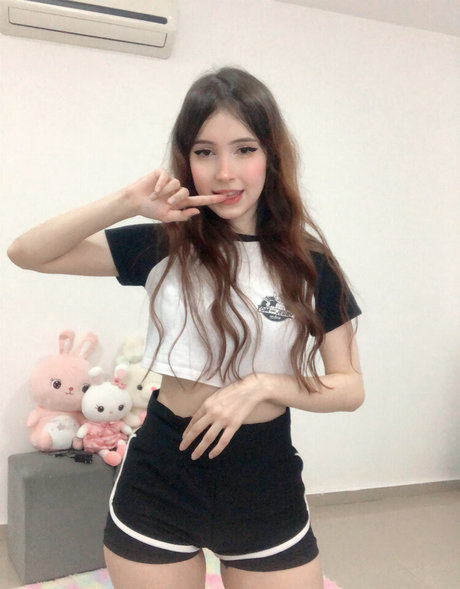 kalimaraa star nude photo