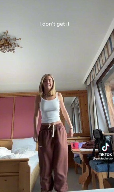 Camel Toes free model picture