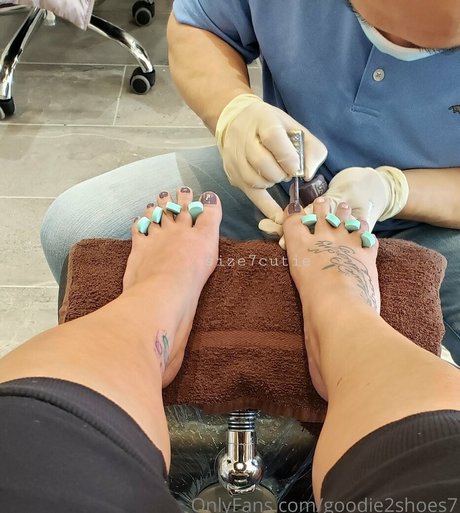 goodie2shoes7 free model img