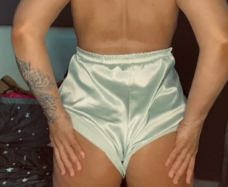 hotwifeliza art model pictures