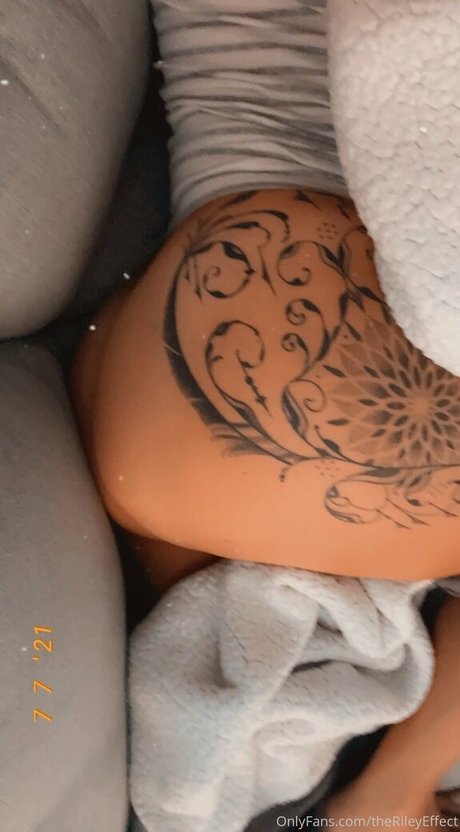 therileyeffect model adult image