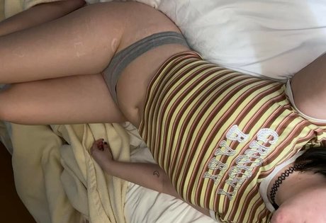 Lilac Lullaby pornographic model photos