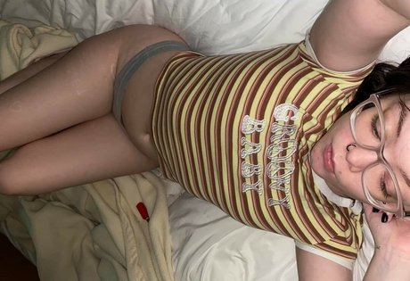 Lilac Lullaby porn star gallery