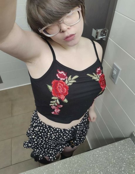 Lilac Lullaby star sexy pic