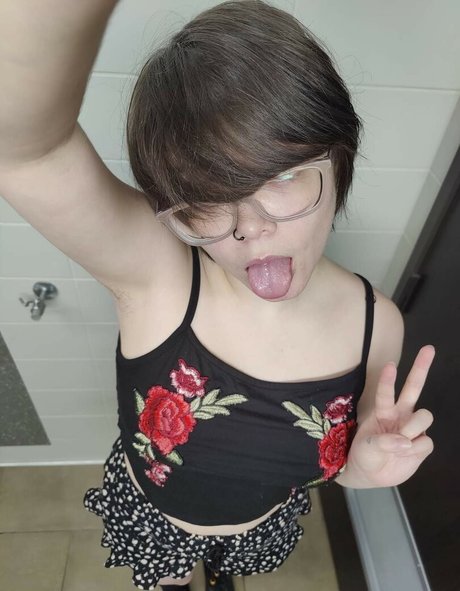 Lilac Lullaby pretty model picture