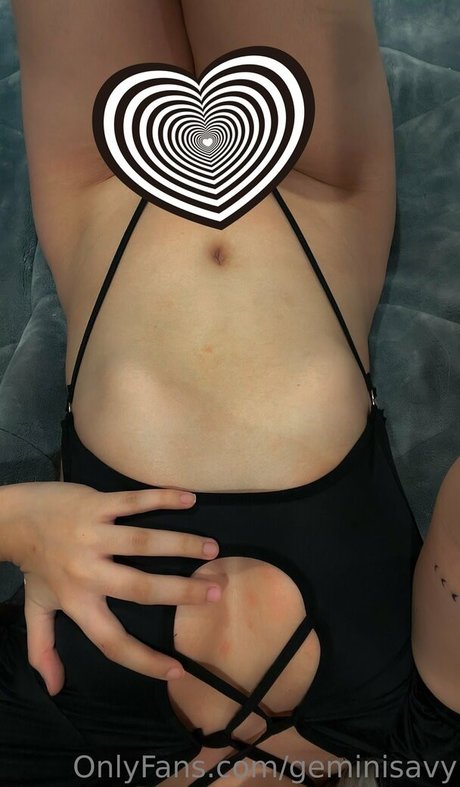 Geminisavy model nude picture