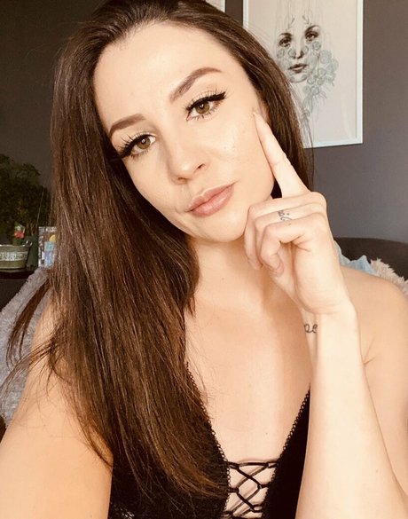 The Naughty Peach sexy actress photos