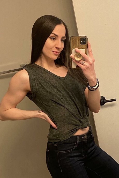 The Naughty Peach free pornstar pic