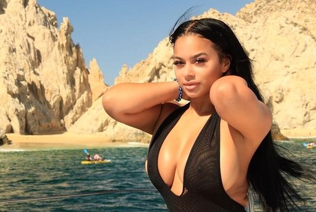 Winny Munhoz sex model picture