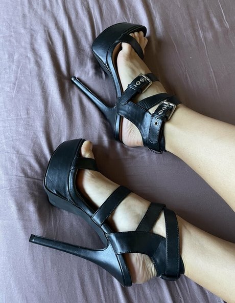 Sadiegrayheart star high quality photos