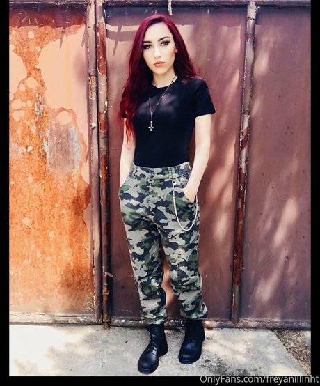 freyanillinht top star image