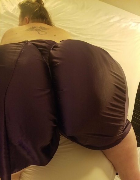 bbw4red20 model photo