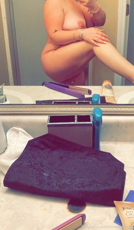 mommithiccc actress image