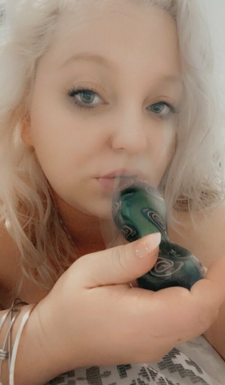 mommithiccc model pornographic photo