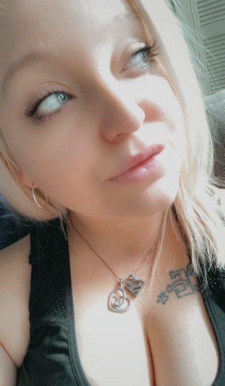 mommithiccc pretty model pictures