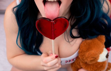 CuteMissLiz nude model pictures