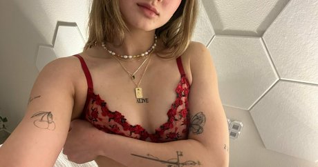 leoniemontyyy sex star archive