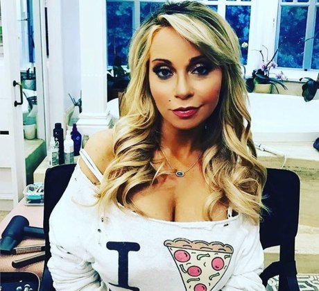 Tara Strong actress pic