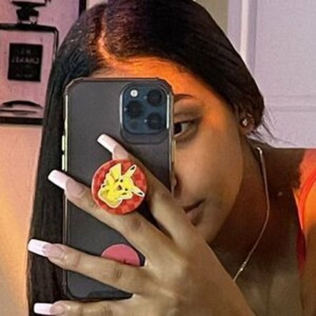 its queen naked star photos