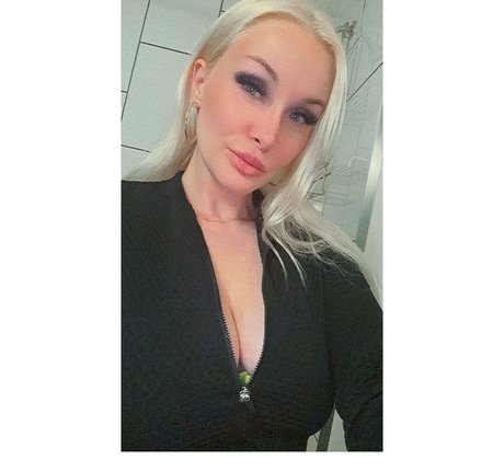 ursweetcandyy star naked galleries