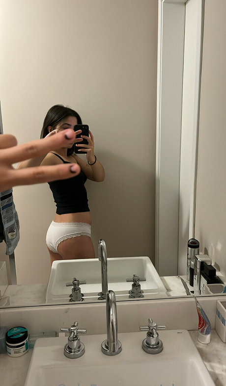 glrmmro star pornographic photo