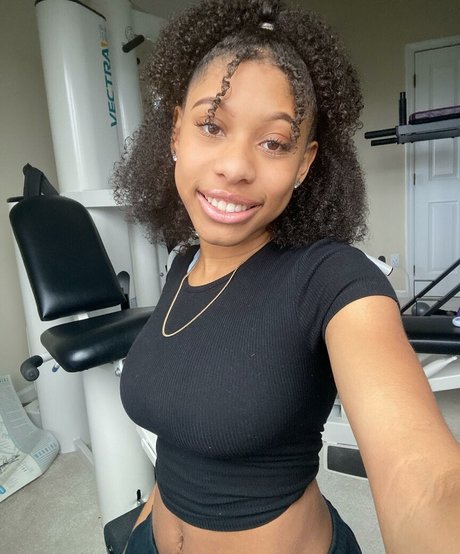 Elyse Rey model porn picture