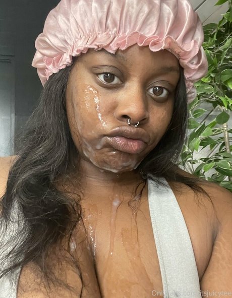 itsjuicytee naked star image