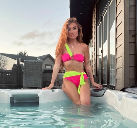 April Opal hot star img