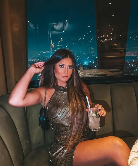 luizaaraujo exclusive model image