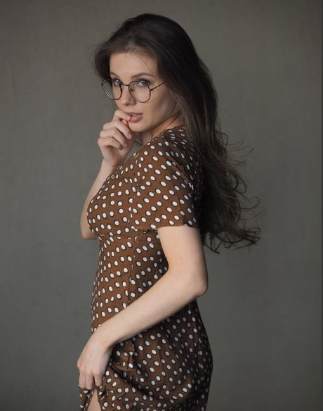 Anyutamoor star sexy pic