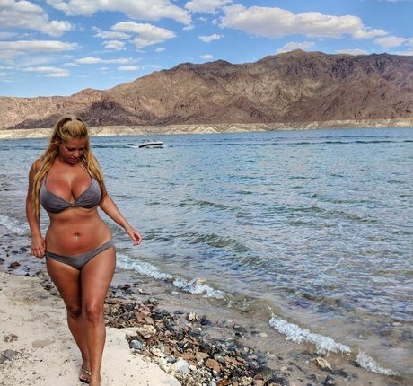 Nicolle A hot star archive