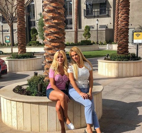 Nicolle A art model image