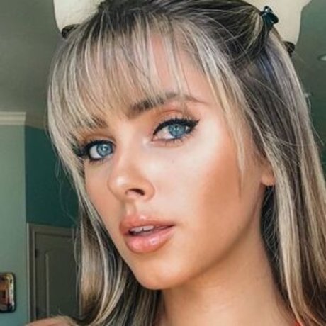 thatpineapplegirl porn actress photo