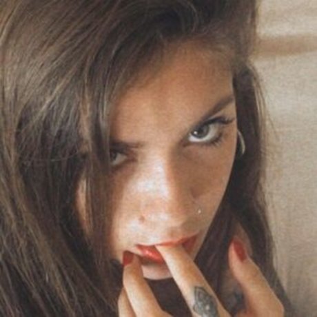 Martugg star nude pic