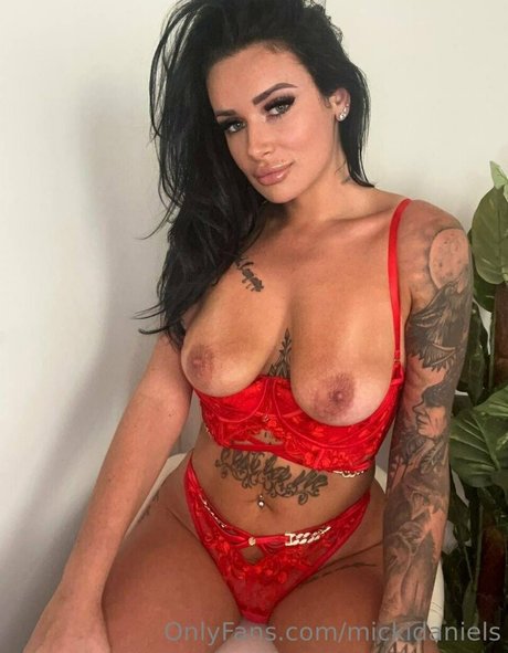 mickidaniels pretty pornstar img